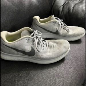 Nike men’s size 9.5 free run shoes